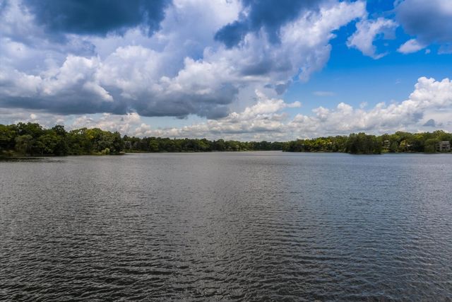 299 MALLARD POINT Point D, Lake Barrington, IL 60010