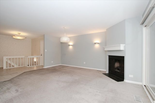 299 MALLARD POINT Point D, Lake Barrington, IL 60010