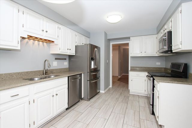 299 MALLARD POINT Point D, Lake Barrington, IL 60010