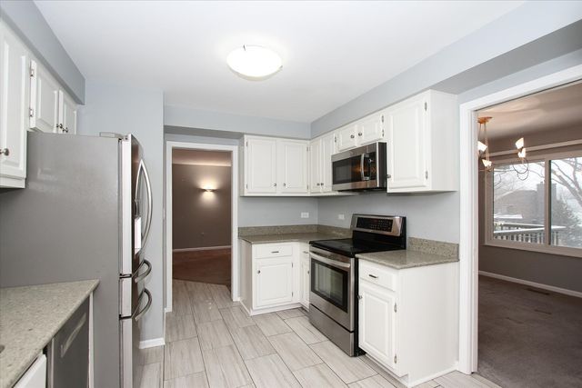 299 MALLARD POINT Point D, Lake Barrington, IL 60010