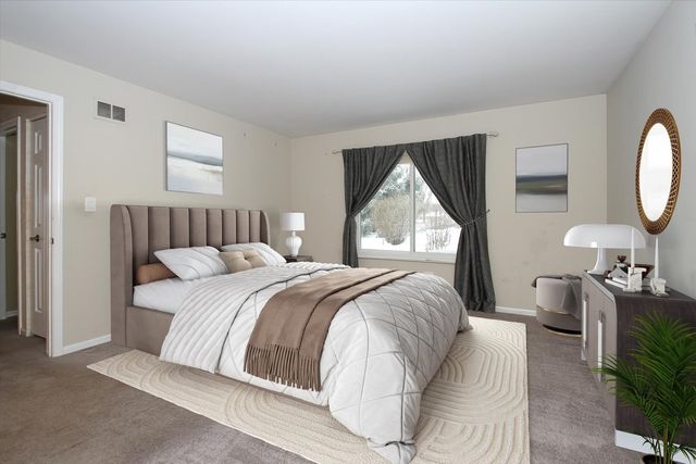 299 MALLARD POINT Point D, Lake Barrington, IL 60010