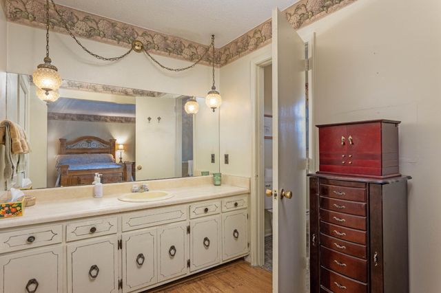 2101 Crown Court Lane, Chattanooga, TN 37421