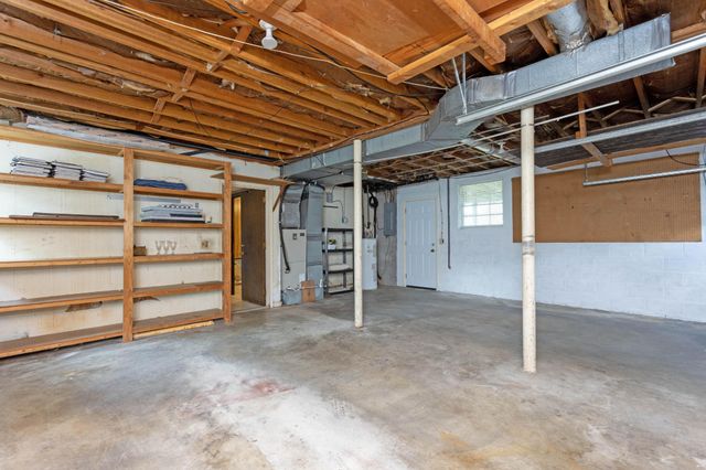 2101 Crown Court Lane, Chattanooga, TN 37421