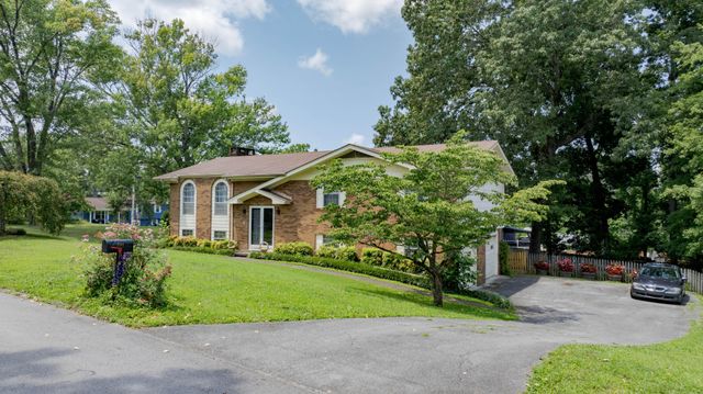 2101 Crown Court Lane, Chattanooga, TN 37421