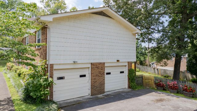 2101 Crown Court Lane, Chattanooga, TN 37421
