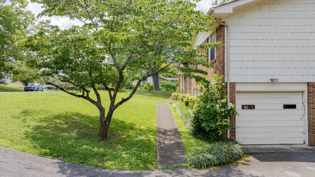 2101 Crown Court Lane, Chattanooga, TN 37421
