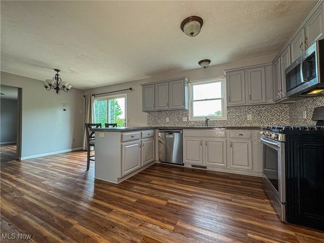 4940 E Calla Road, New Middletown, OH 44442