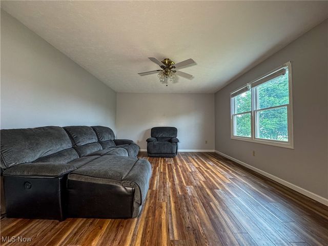 4940 E Calla Road, New Middletown, OH 44442