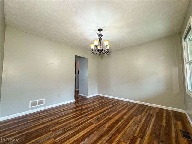 4940 E Calla Road, New Middletown, OH 44442