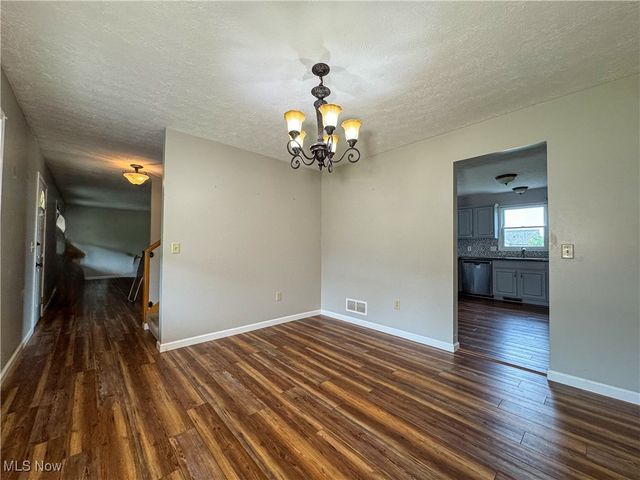 4940 E Calla Road, New Middletown, OH 44442