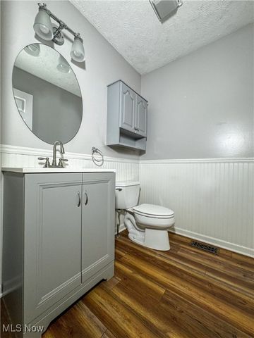 4940 E Calla Road, New Middletown, OH 44442