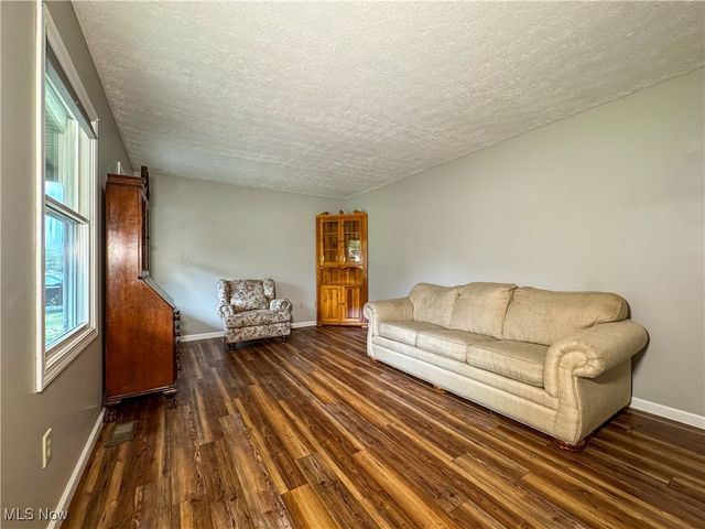 4940 E Calla Road, New Middletown, OH 44442