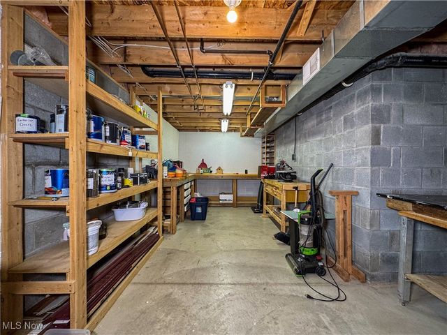 4940 E Calla Road, New Middletown, OH 44442