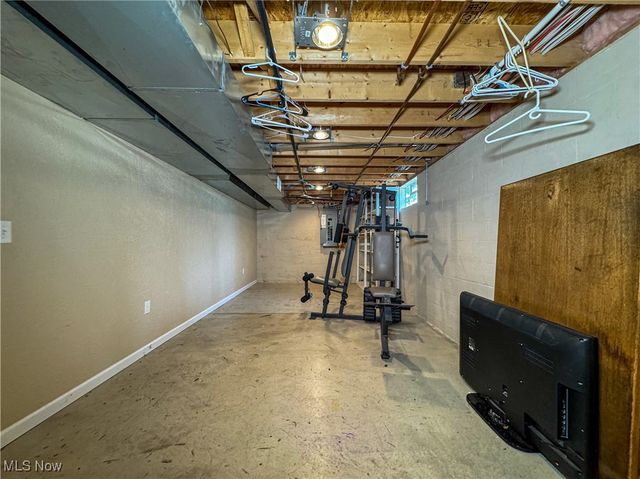 4940 E Calla Road, New Middletown, OH 44442