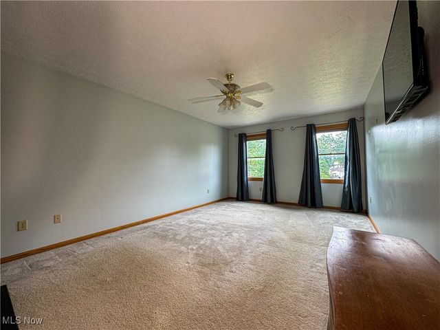 4940 E Calla Road, New Middletown, OH 44442