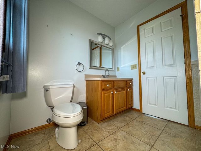 4940 E Calla Road, New Middletown, OH 44442