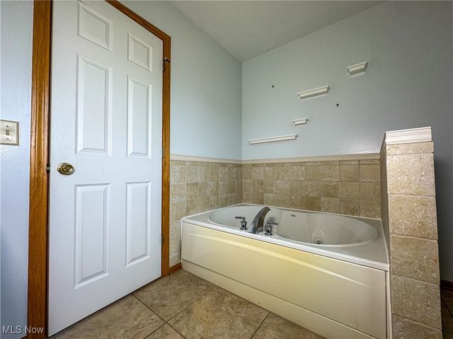 4940 E Calla Road, New Middletown, OH 44442