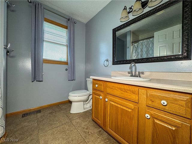 4940 E Calla Road, New Middletown, OH 44442