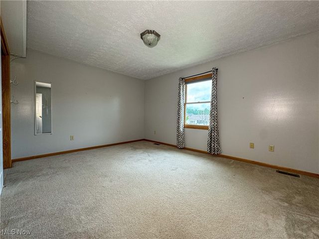 4940 E Calla Road, New Middletown, OH 44442