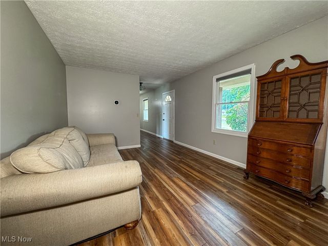 4940 E Calla Road, New Middletown, OH 44442