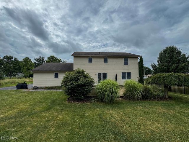 4940 E Calla Road, New Middletown, OH 44442