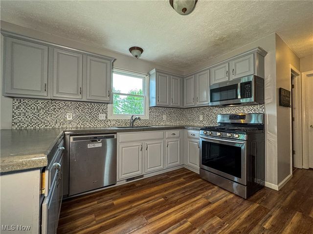 4940 E Calla Road, New Middletown, OH 44442