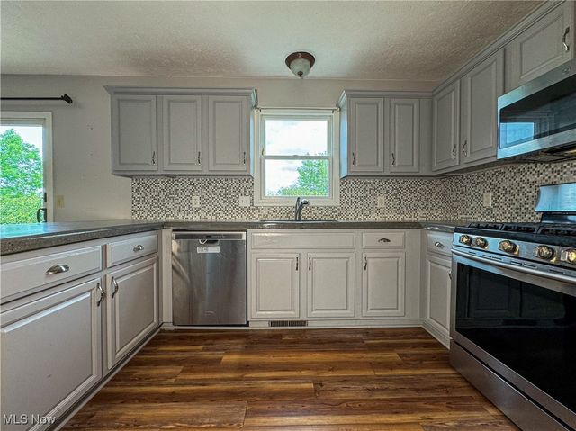 4940 E Calla Road, New Middletown, OH 44442