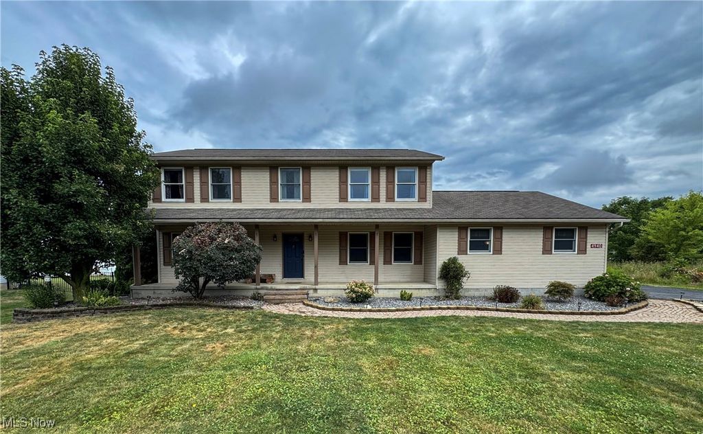 4940 E Calla Road, New Middletown, OH 44442