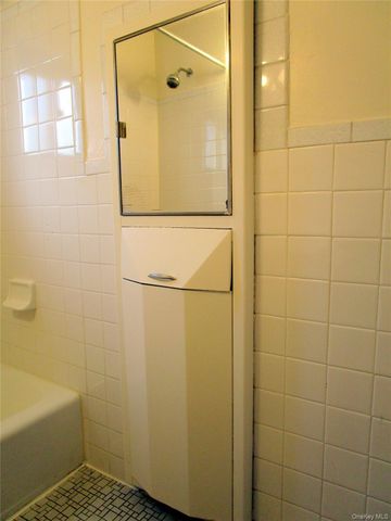 680 N Terrace Avenue 2D, Mount Vernon, NY 10552