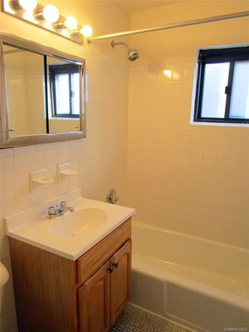 680 N Terrace Avenue 2D, Mount Vernon, NY 10552