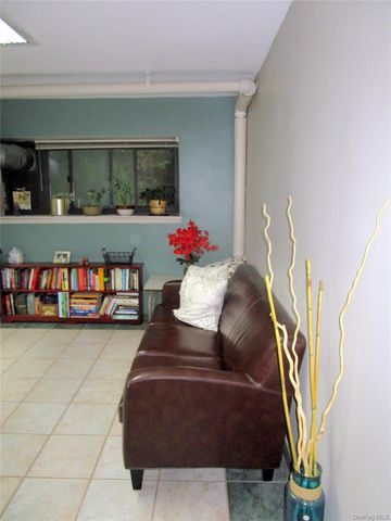 680 N Terrace Avenue 2D, Mount Vernon, NY 10552