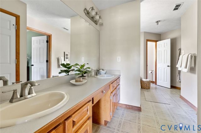 8136 Warriner Rd, Richmond, VA 23231
