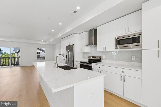 5046 ASTOR PL SE, Washington, DC 20019