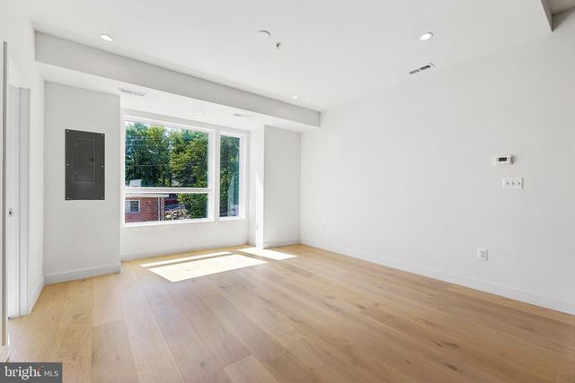 5046 ASTOR PL SE, Washington, DC 20019