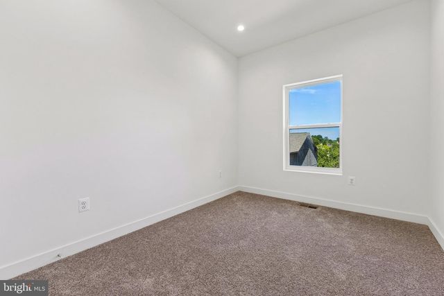 5046 ASTOR PL SE, Washington, DC 20019