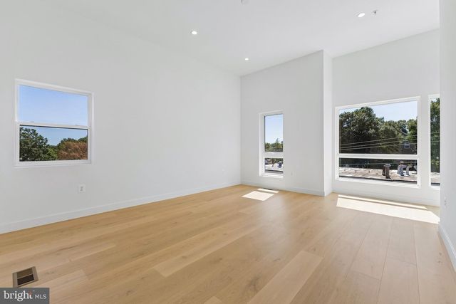 5046 ASTOR PL SE, Washington, DC 20019