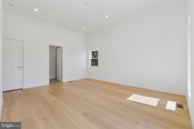 5046 ASTOR PL SE, Washington, DC 20019