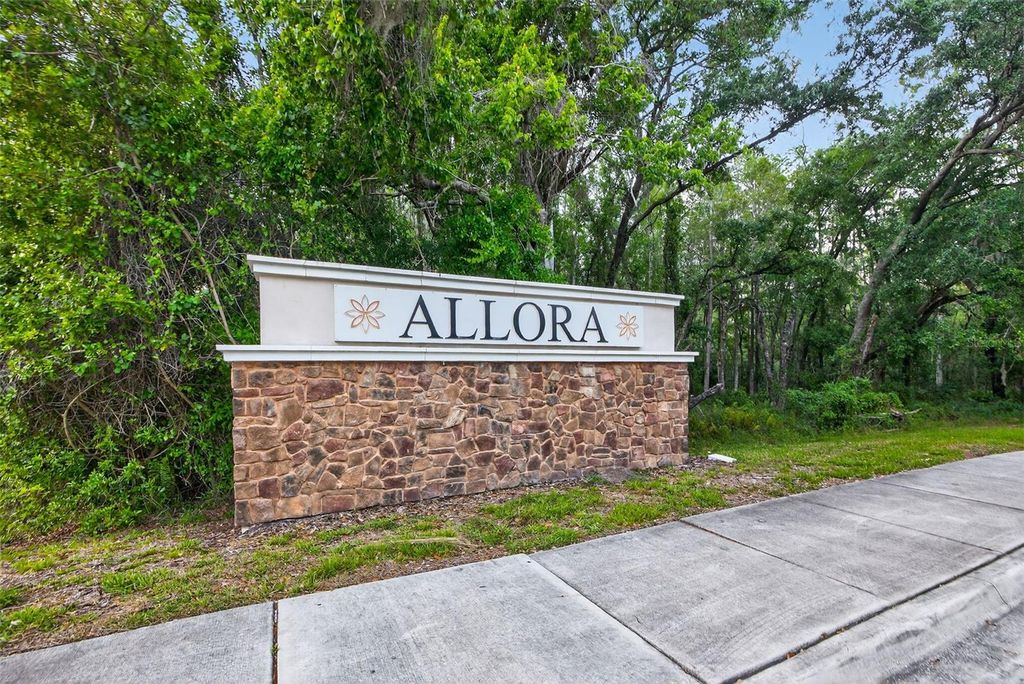 Image 2 of property listing at 10913 HONOR ROAD, Tampa, FL 33625