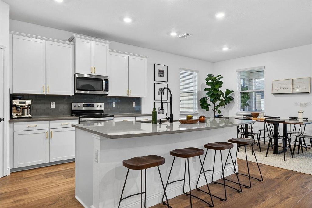 Image 11 of property listing at 10913 HONOR ROAD, Tampa, FL 33625