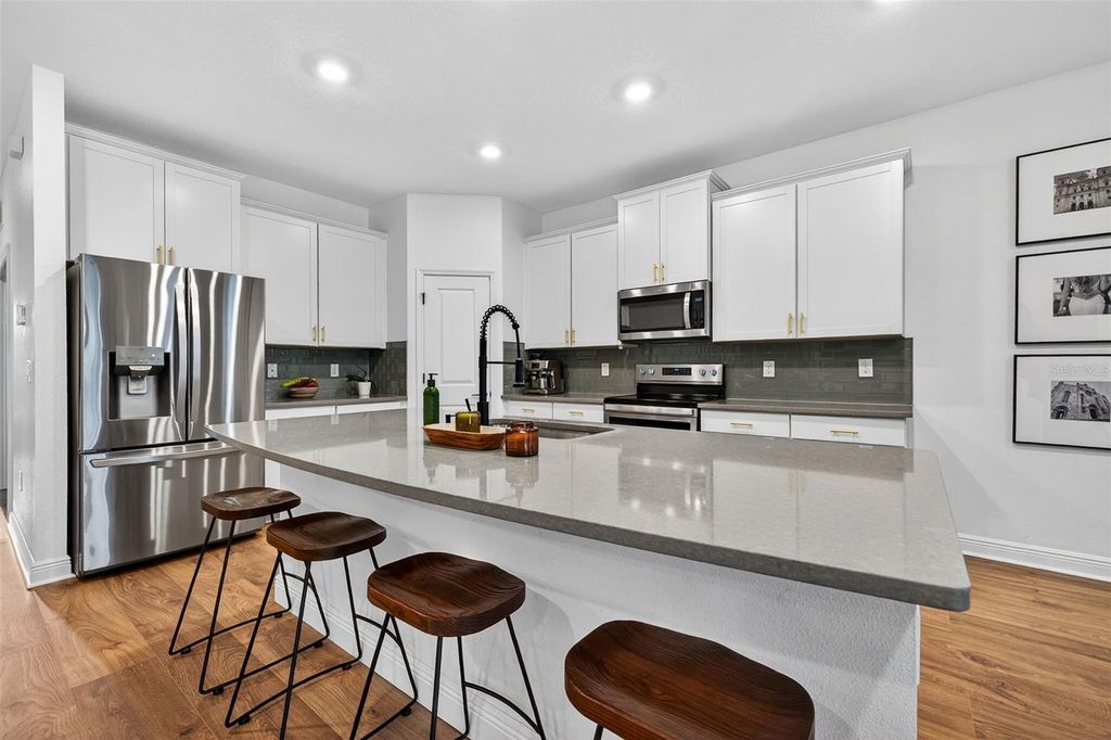 Image 12 of property listing at 10913 HONOR ROAD, Tampa, FL 33625