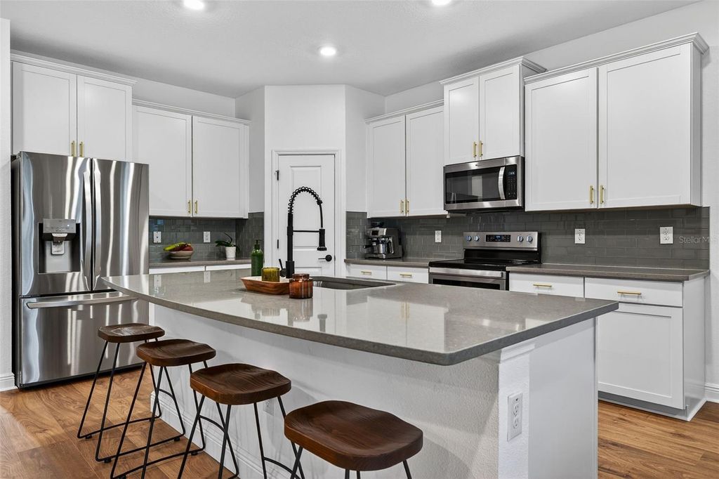 Image 13 of property listing at 10913 HONOR ROAD, Tampa, FL 33625