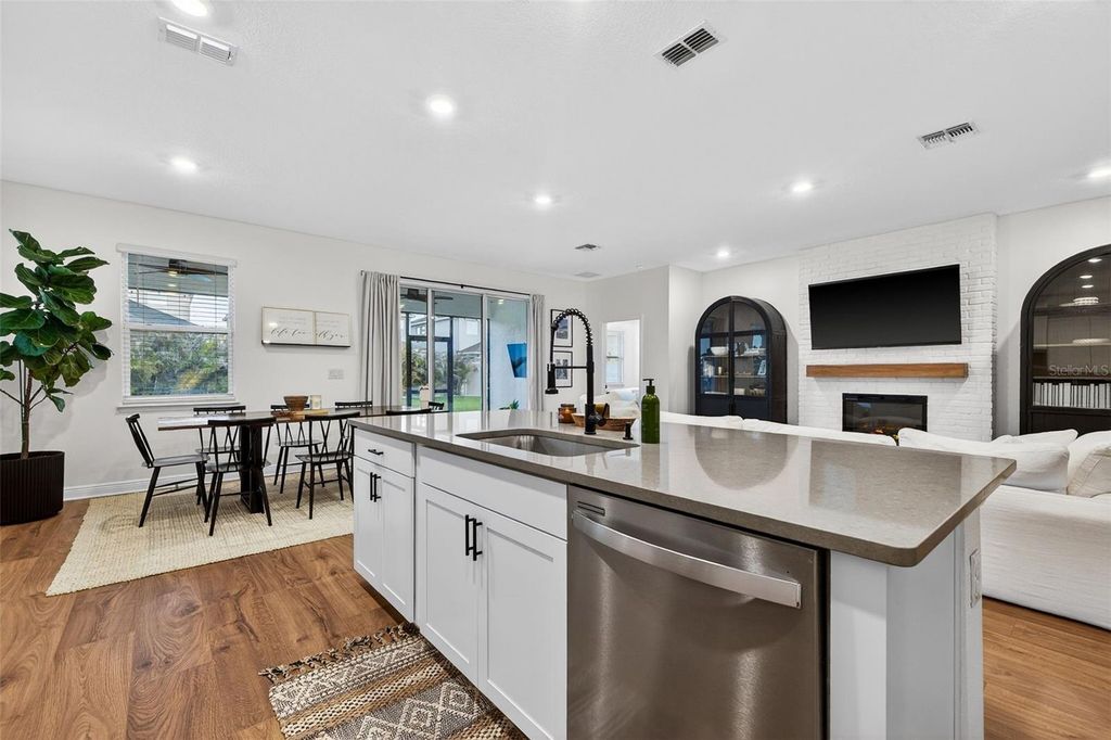 Image 15 of property listing at 10913 HONOR ROAD, Tampa, FL 33625