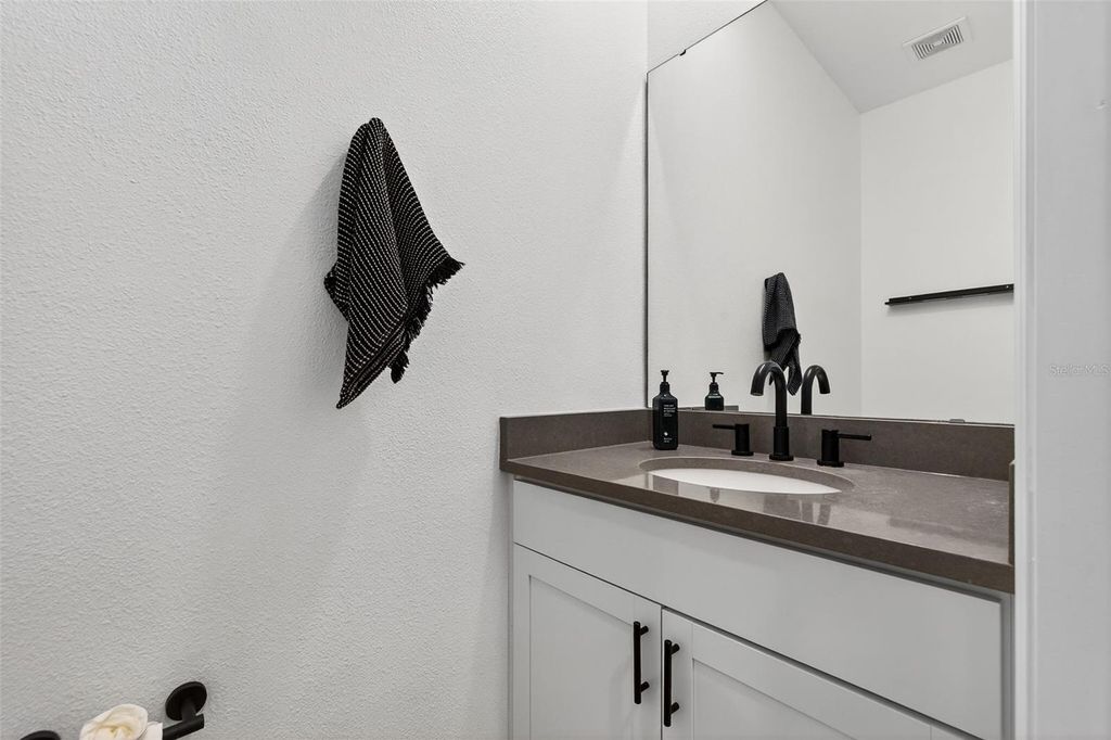 Image 20 of property listing at 10913 HONOR ROAD, Tampa, FL 33625