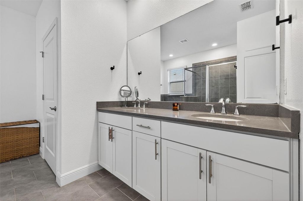 Image 22 of property listing at 10913 HONOR ROAD, Tampa, FL 33625