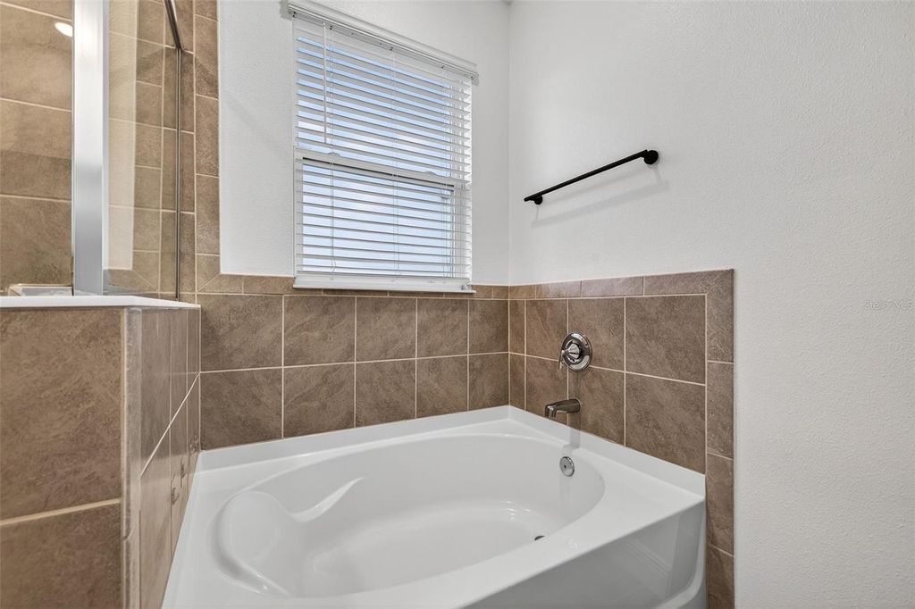 Image 24 of property listing at 10913 HONOR ROAD, Tampa, FL 33625