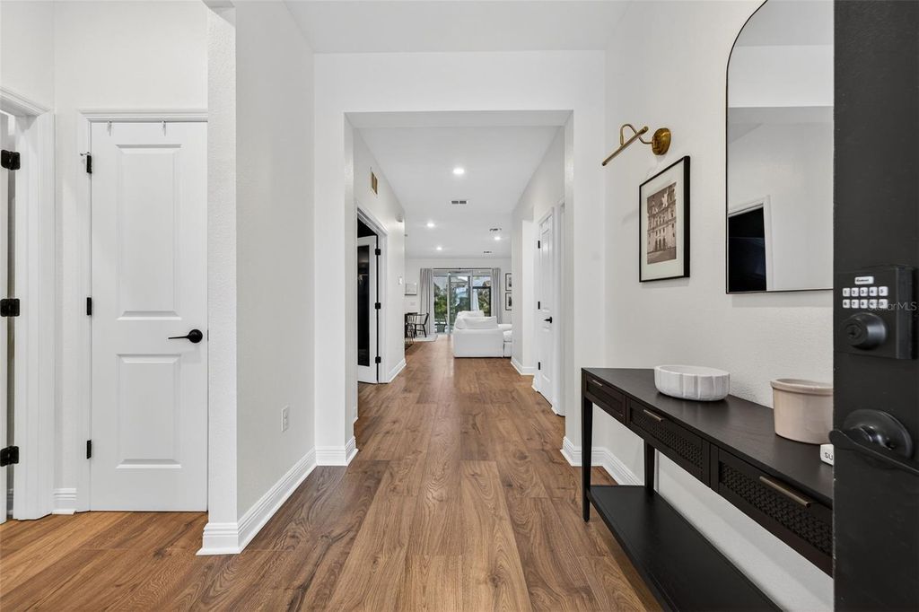 Image 6 of property listing at 10913 HONOR ROAD, Tampa, FL 33625