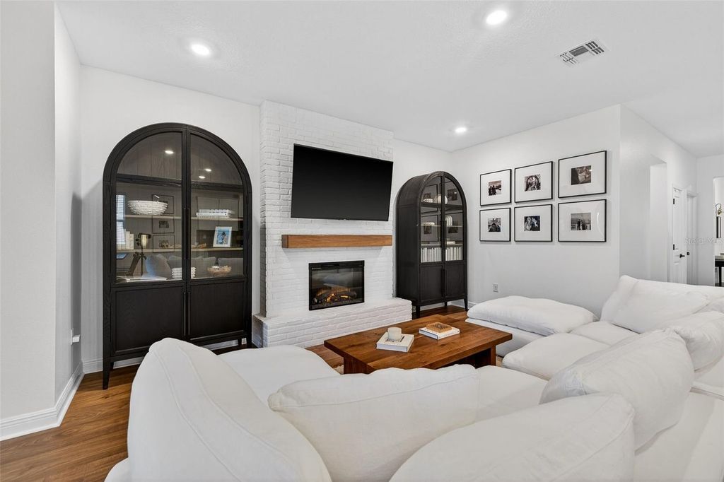 Image 8 of property listing at 10913 HONOR ROAD, Tampa, FL 33625