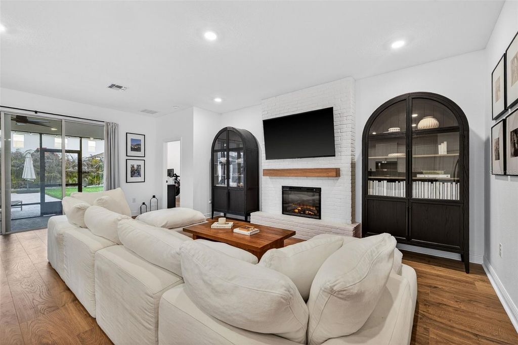 Image 9 of property listing at 10913 HONOR ROAD, Tampa, FL 33625