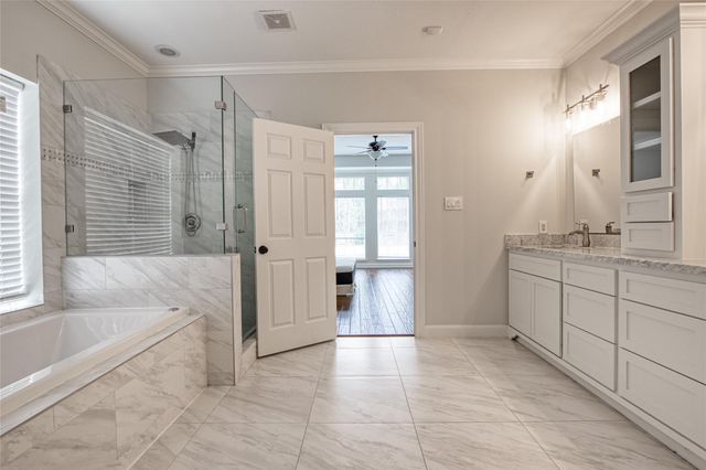 14010 Lakewood Crossing Boulevard, Houston, TX 77070