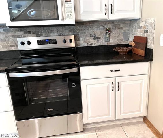 147 Village Court, Columbiana, OH 44408